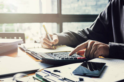 管理員業(yè)務(wù)人財(cái)務(wù)總監(jiān)和局長(zhǎng)的報(bào)告